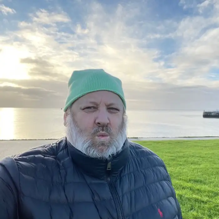 Nico Beyer au bord de l'eau